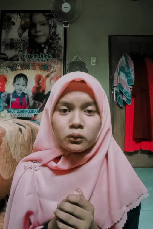 Assalamualaikum perkenalkan nama saya Siti Qomariah, umur saya 15 tahun asal dari kota kisaran kabupaten Asahan sumut