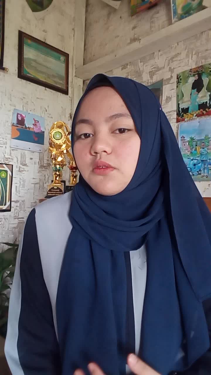Assalamualaikum wr wb perkenalkan saya Hilmia n.a_15 tahun_Garut_ menyanyikan nasyid berjudul Birosulillah. Hatur nuhuun