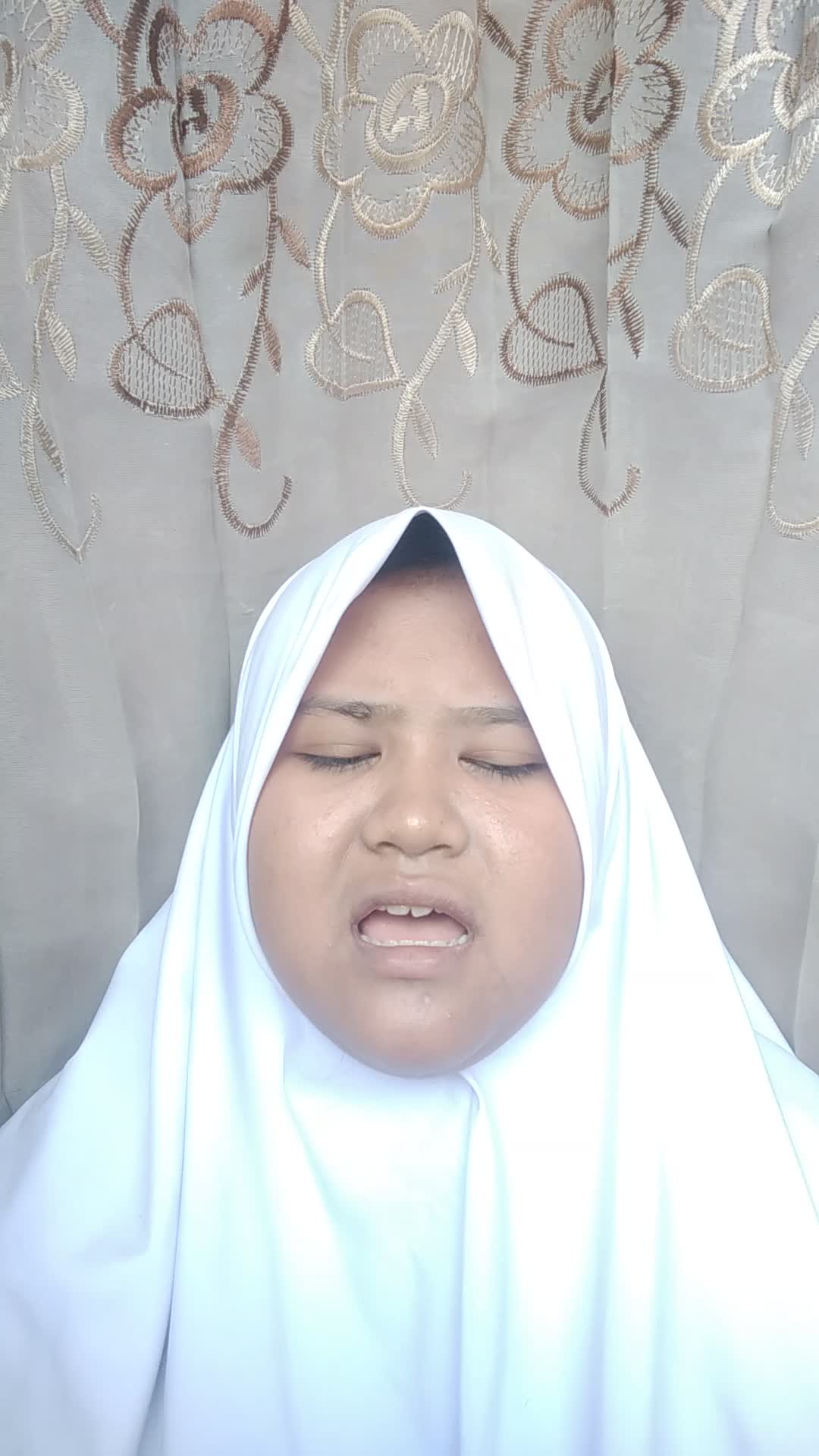 assalamualaikum wb. perkenalkan nama saya syafrina Nabila saya beral dari Bukittinggi kabupaten Agam Sumatera barat voice