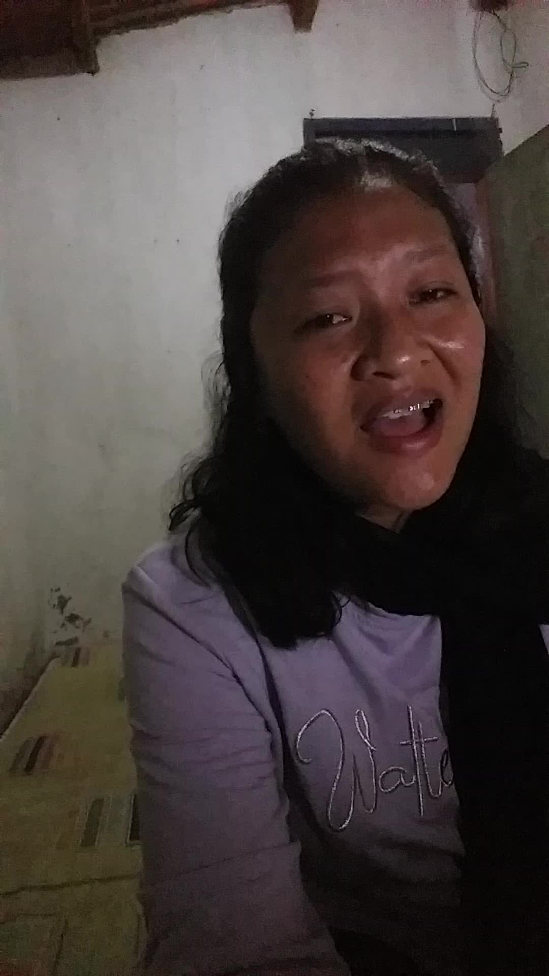 dewi ayu pertiwi, garut, 26th. masih tahap belajar. tolong di vote ya..