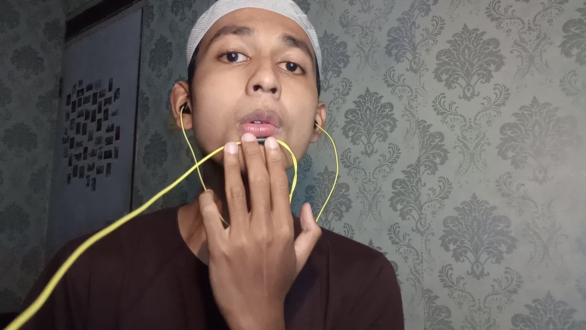 nama delfa, asal semarang, umur 18 judul lagu ya toybah
