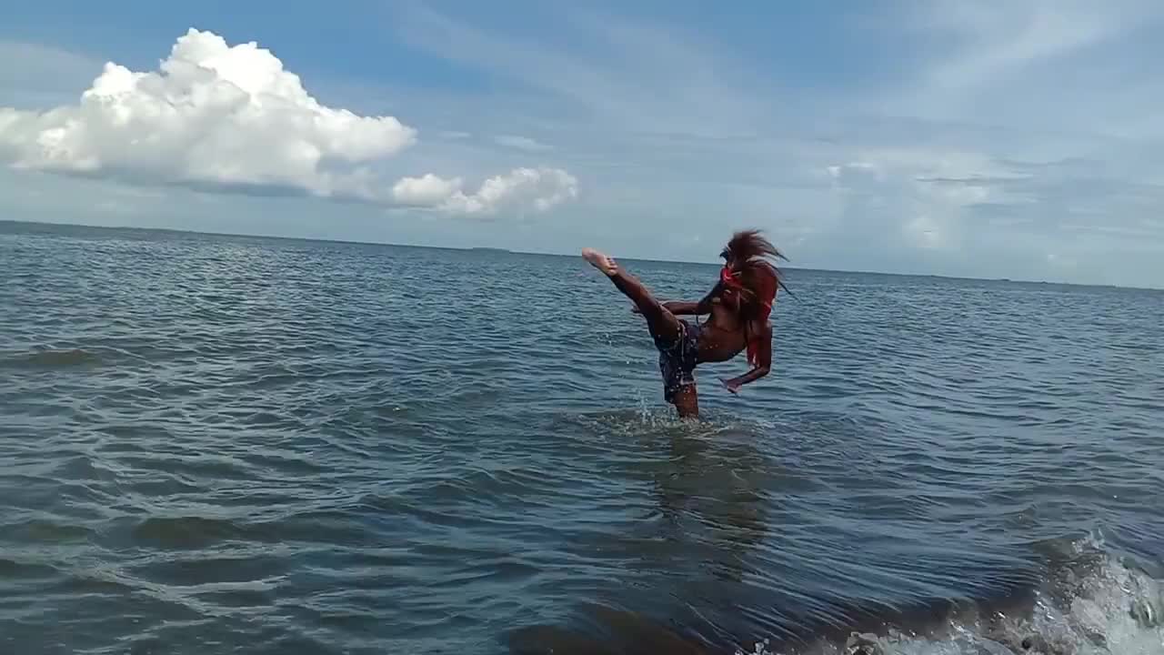 laut yang Indonesia yang indah dengan tari tradisional yang indah