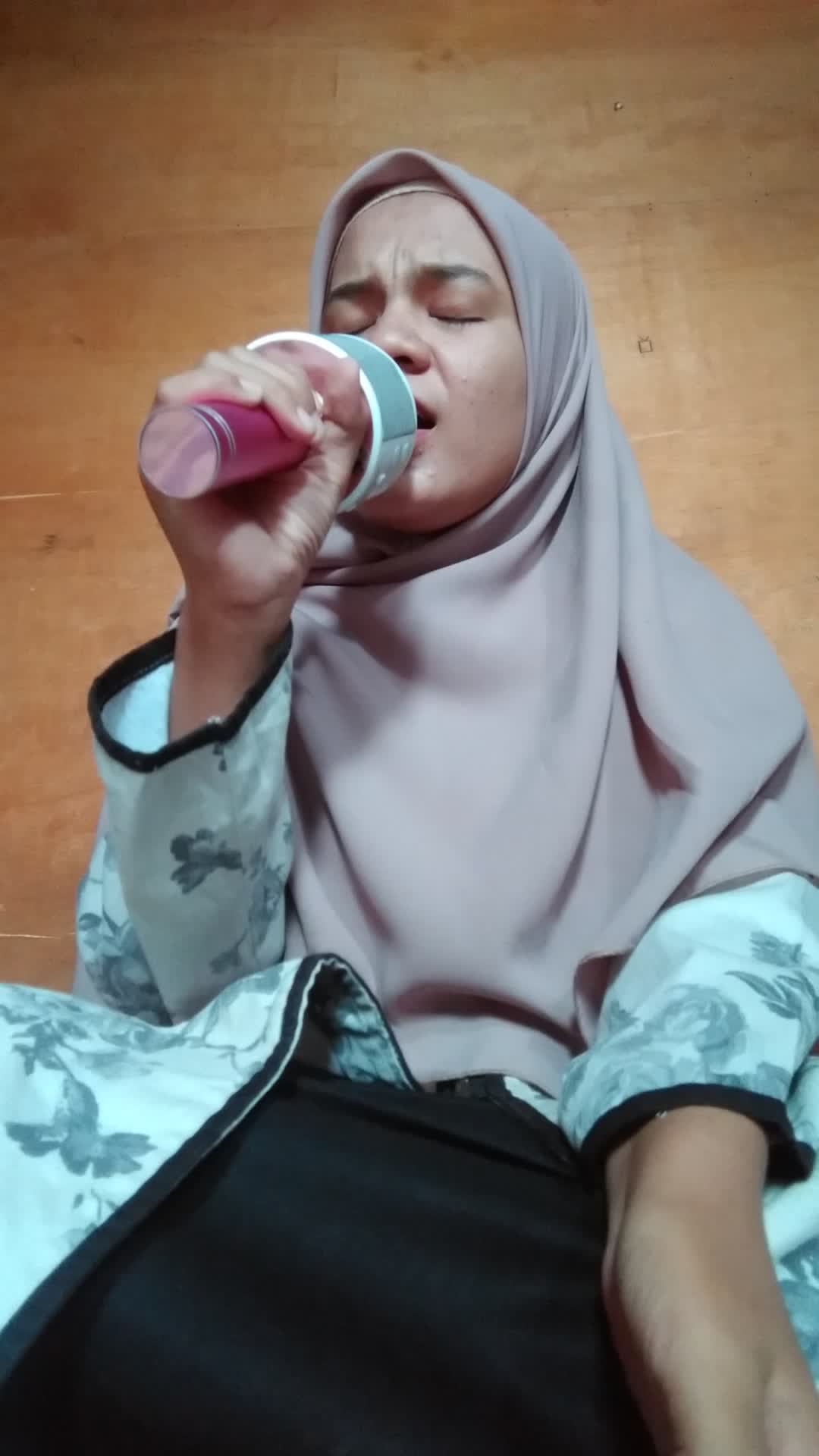nama : Elvi Dariani usia 26 tahun dari sihepeng kecamatan siabu kabupaten mandailing natal, medan sumatra utara, judul lagu kisah sang rosul