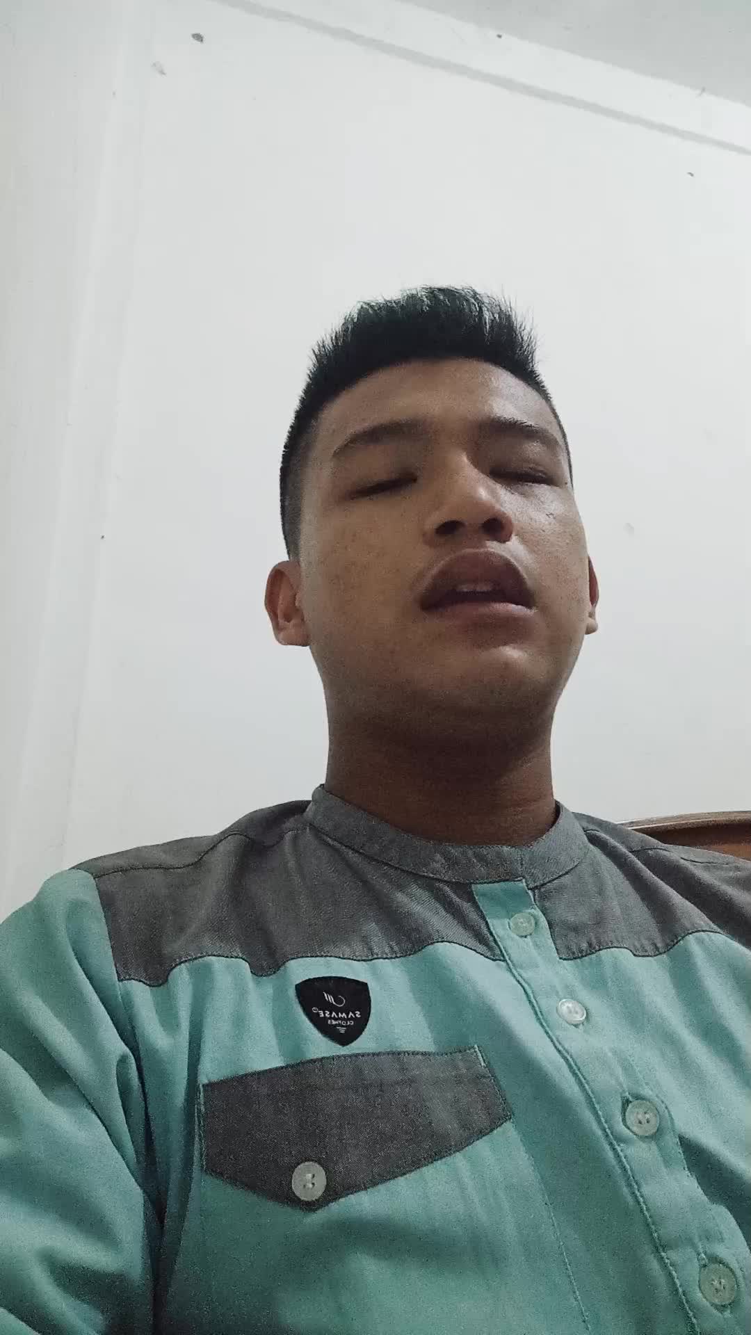 Nama:Adiyat Zuhri Syofian_umur 17_Padang_SumatraBarat_#voiceoframadangtv