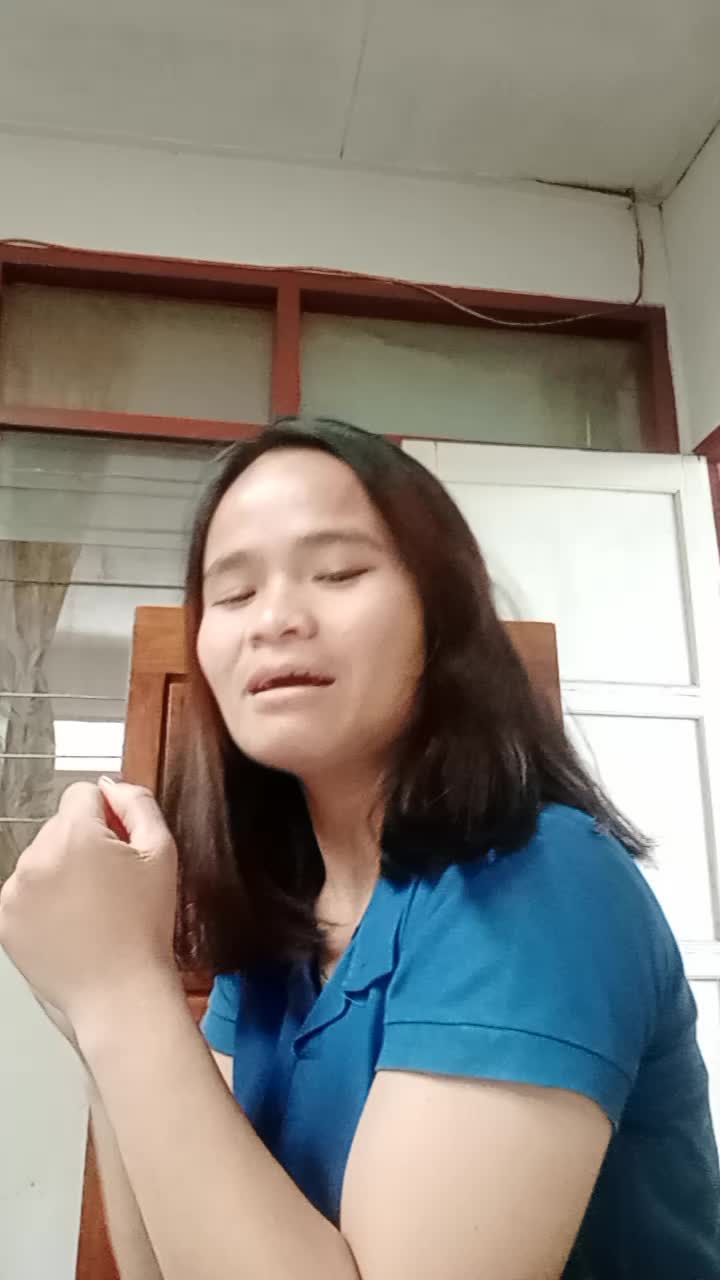 nama Mestina Giawa,ketika seseorg yg lagi gk mood pasti randomnya keluar,,,Maka  dgn itu mari kita menikmati hidup ini# rooki star