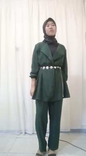 Nama Elvina widyaningsih,  umur 15 tahun,  asal kota bogor,  lagu Kasmaran