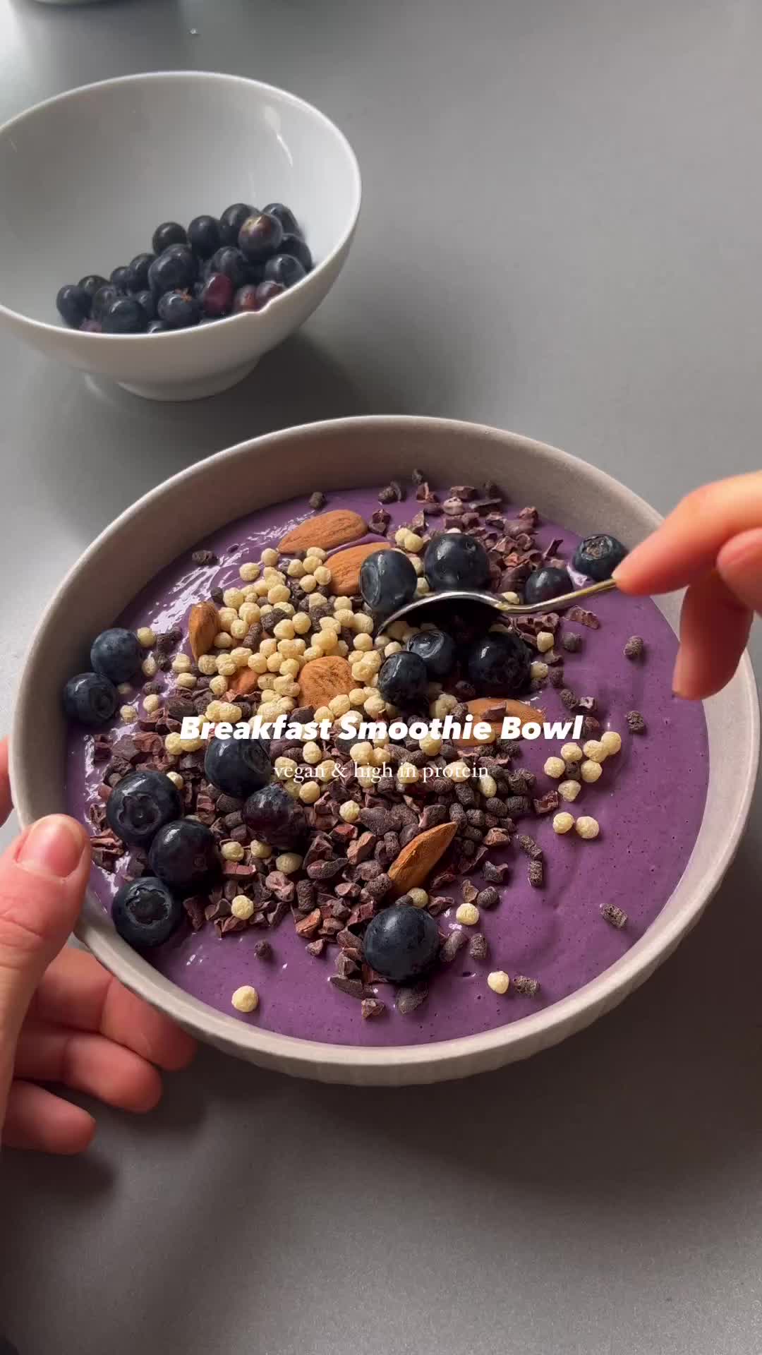 breakfast smoothie bowl
