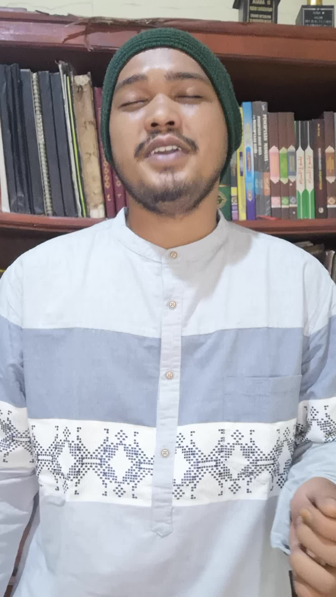Bismillahirrahmanirrahim... Nama Alwie dan lagu yg saya bawakan berjudul Insan Utama dari Haddad Alwi. semoga lolos amin