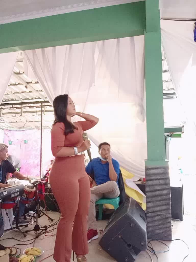 Desi Ratna widjaya hitam bukan putih 