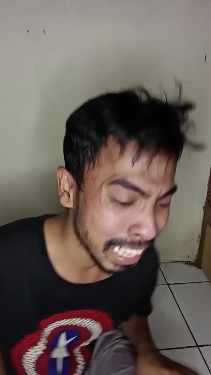 jangan sampe gila kaya gininya guys 🤣