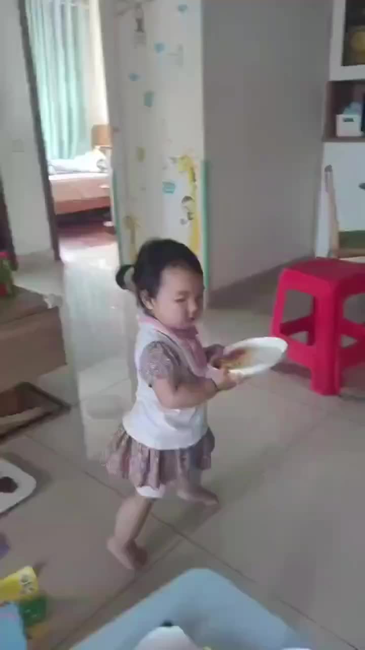 membalikan makanan dengan gaya