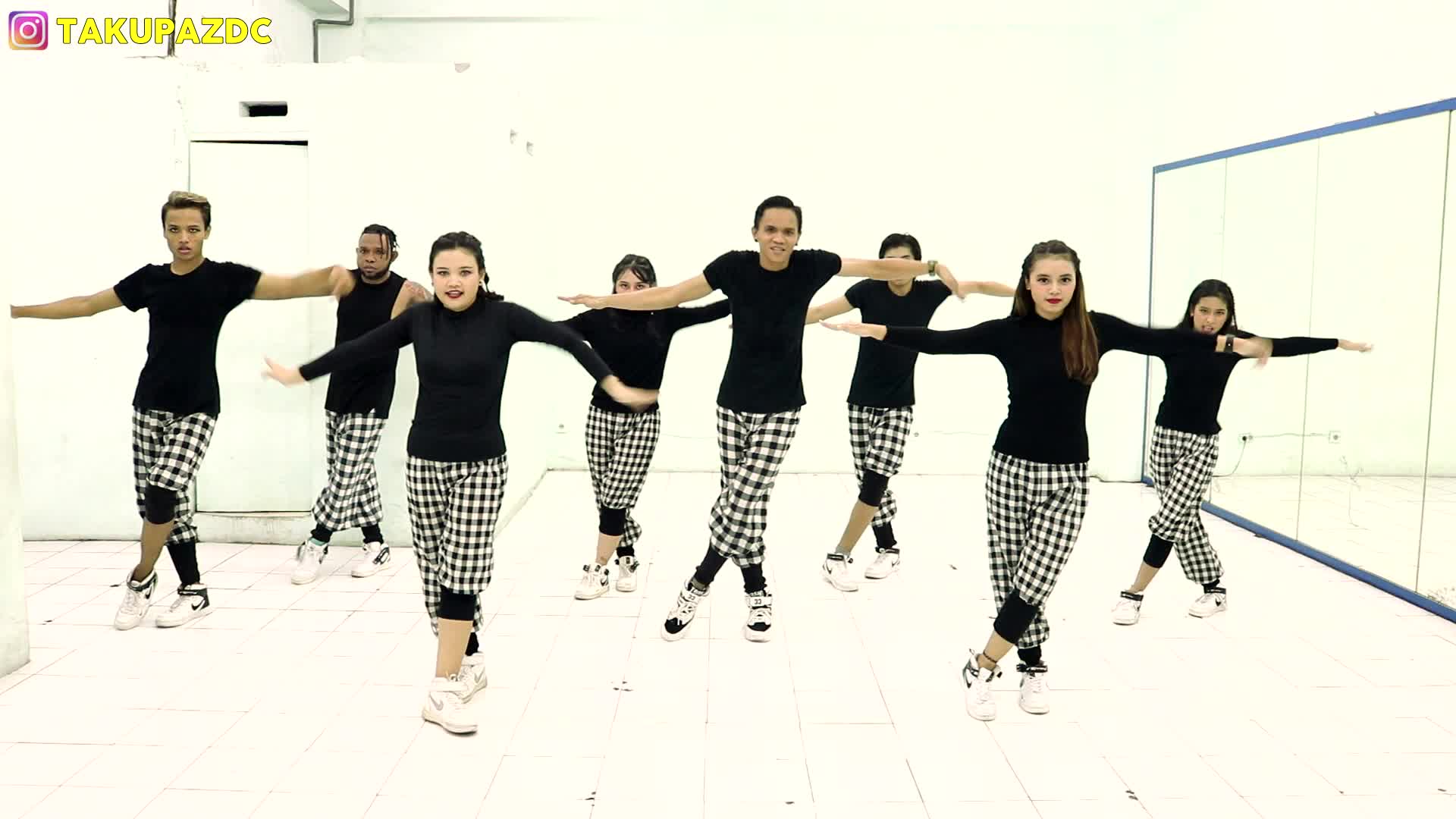 LATHI DANCE CHOREOGRAPHY BY TAKUPAZ DANCE CREW #RCTI+ #SHOWYOURTALENT 