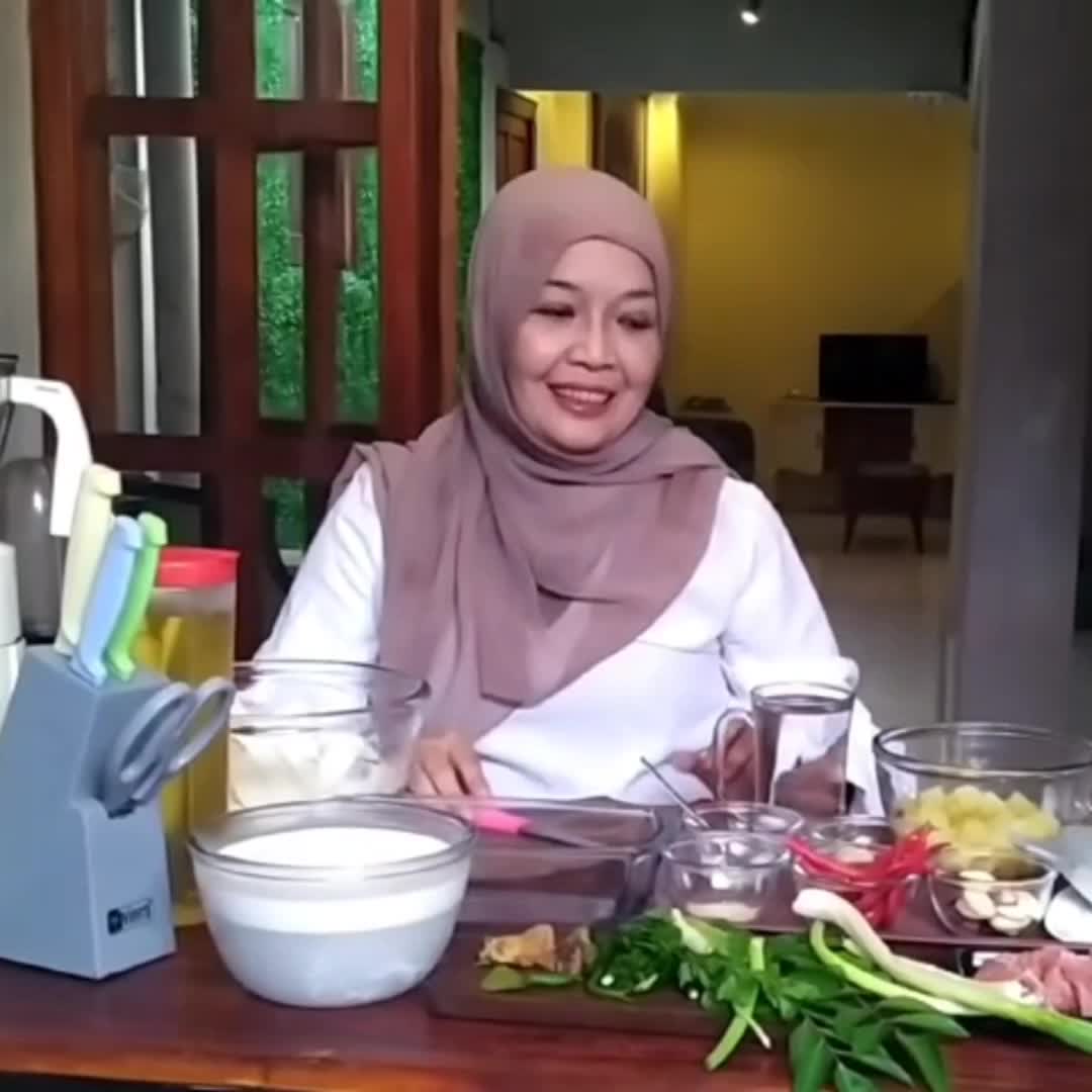 sari pratiwi 44 thn ,Jogja......"Martabak Tambi" budak Jambi masak makanan "SULTAN" di jogja😘#onlineauditionmci8