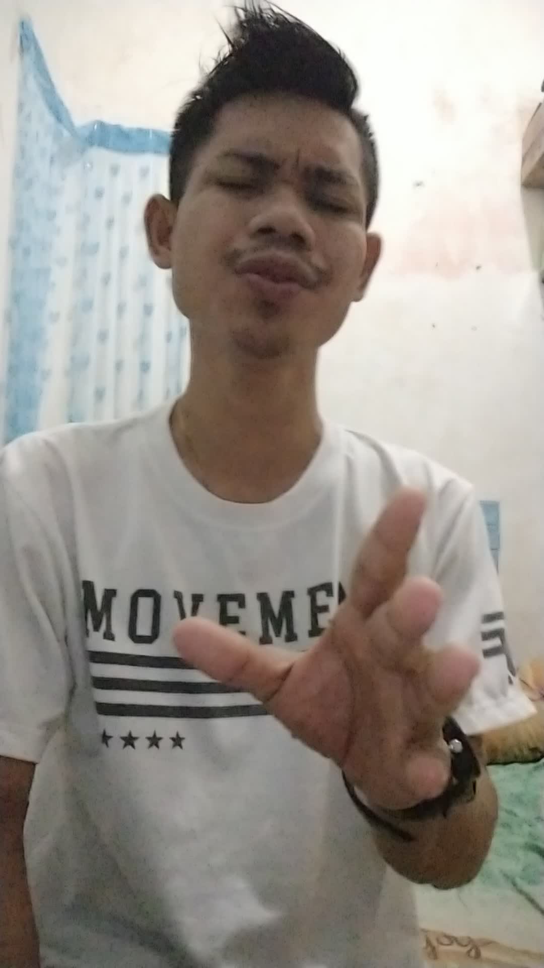 hallo perkenalkna nama saya turmundi biasa di sapa mundi.. umur sy 27th.asaal saya dr kota rembang jawa tengah.. lgu tiada guna