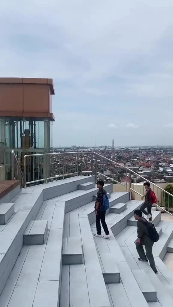 siapa yang almamater USM juga?