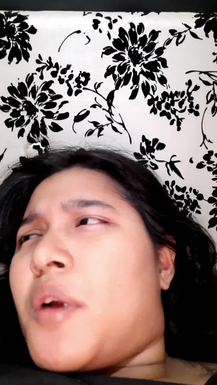 kamu nih apa2an sih. norak banget.