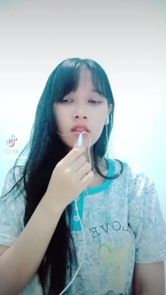 hallo xfallen nama aku : iftitah kn (tita) umur :24 thun asal : jawa tengah pesan terakhir by lyodra