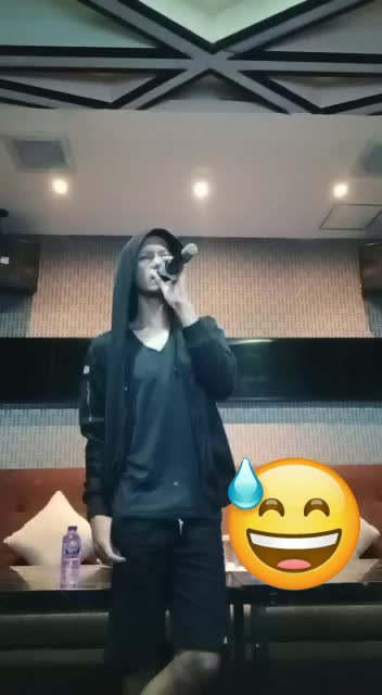 Nama:Reky Andrian Umur: 30thn KotaAsal:Bandung Judul lagu:Sepohon Kayu 