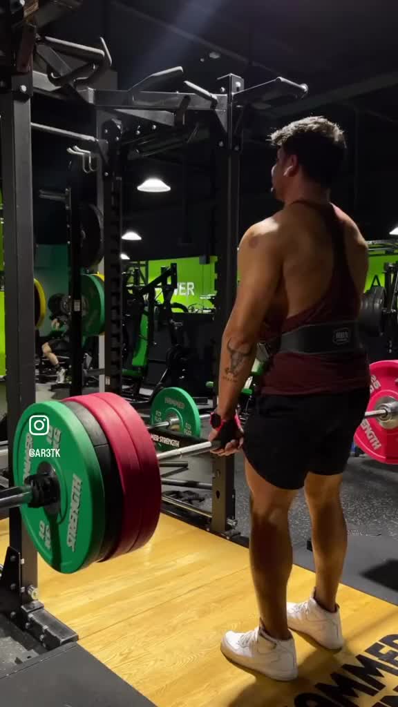 cara membentuk bahu di gym