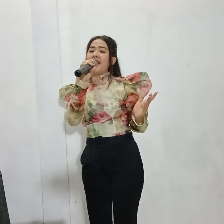 nama : Nika judul lagu Pengobat rindu Asal Brebes Jawa tengah WA 087749926169
