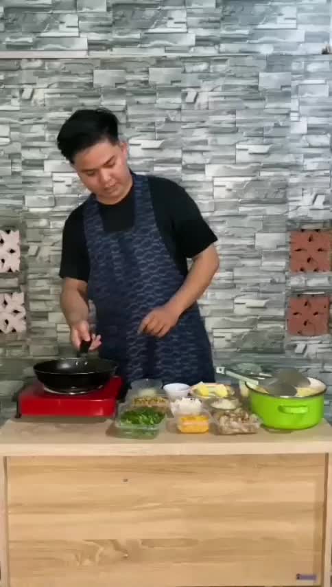 Nama : Tri reza saputra Umur : 27 Tahun Kota : Dki Jakarta Pekerjaan : Karyawan Hotel Hobby : Cooking #pastasctelurasin #onlineauditionmci9