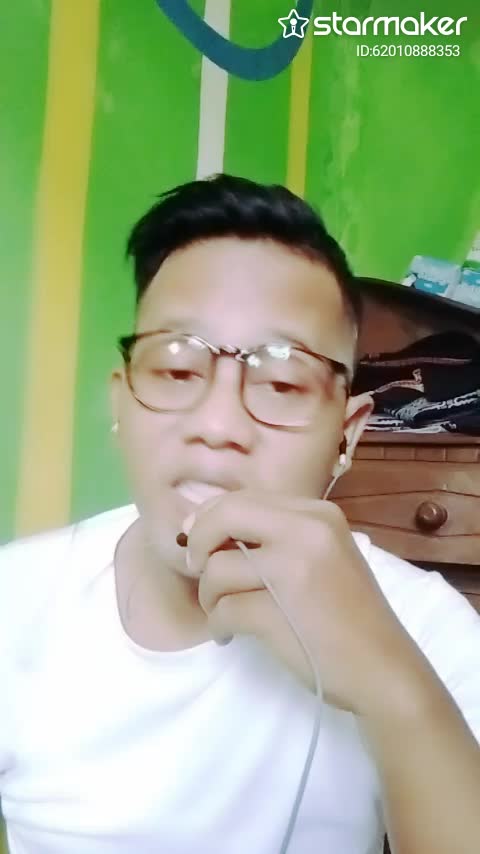 nama Saya Retno wibowo (Bowo)  saya seorang  tukang cukur rambut on line of line.saya berasal dari kota sragen Jawa Tengah....  