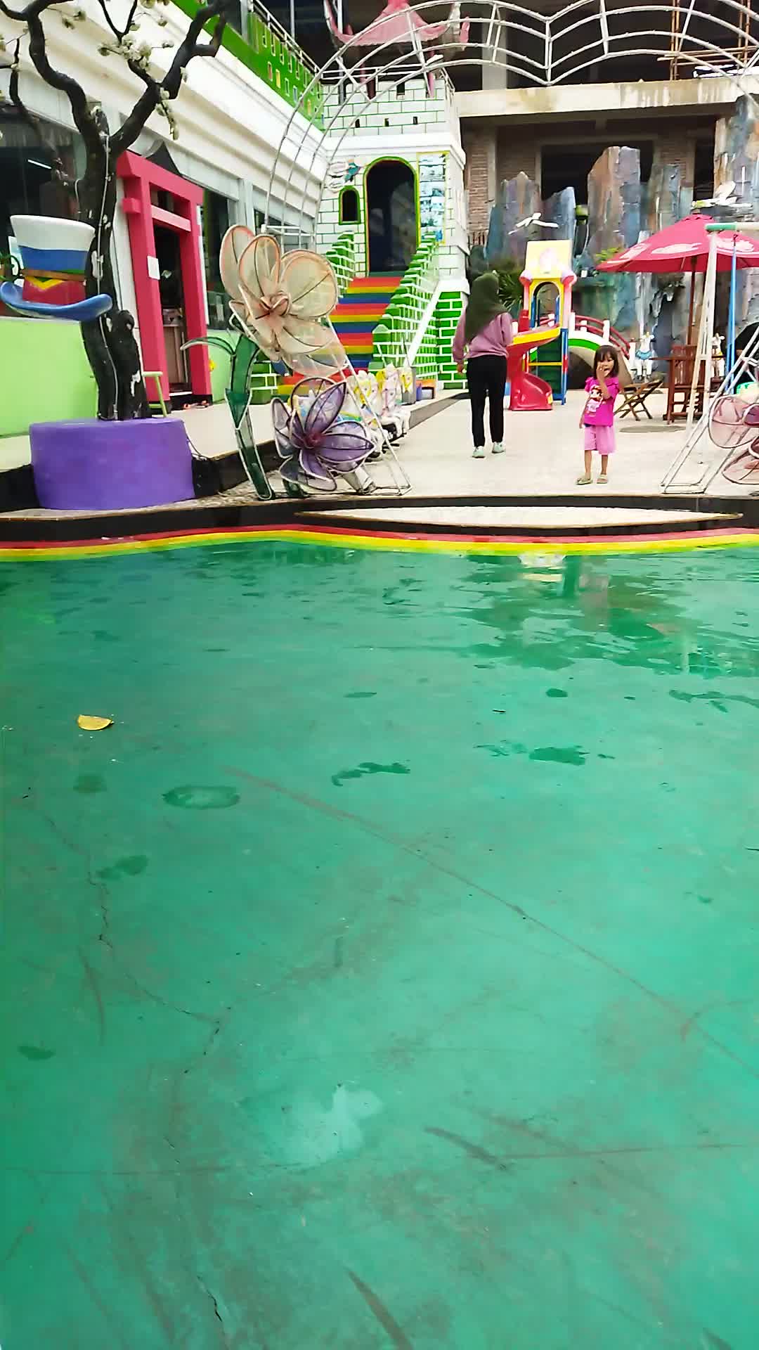 serunya liburan di rainbow garden.. jangan lupa like ya manteman ☺☺#rainbowgarden #RCTI+