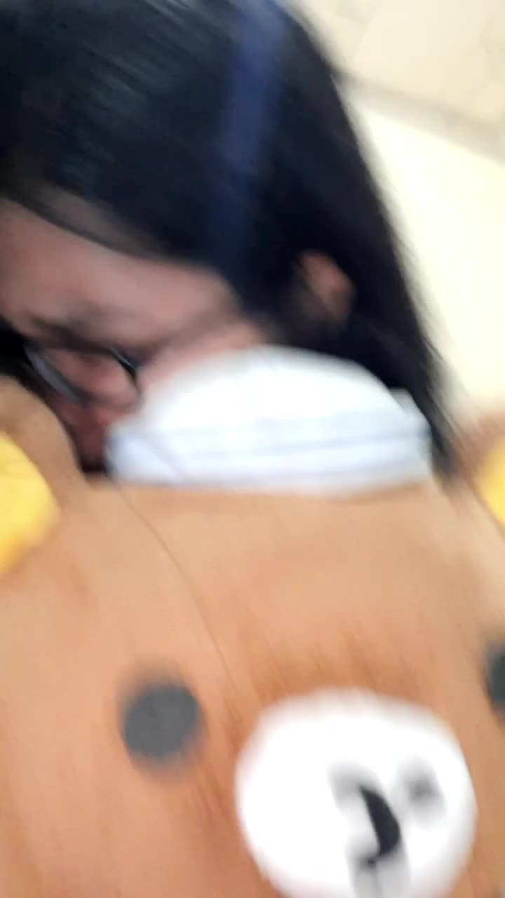 gatau lepasss... aku lagii bete.... 😔