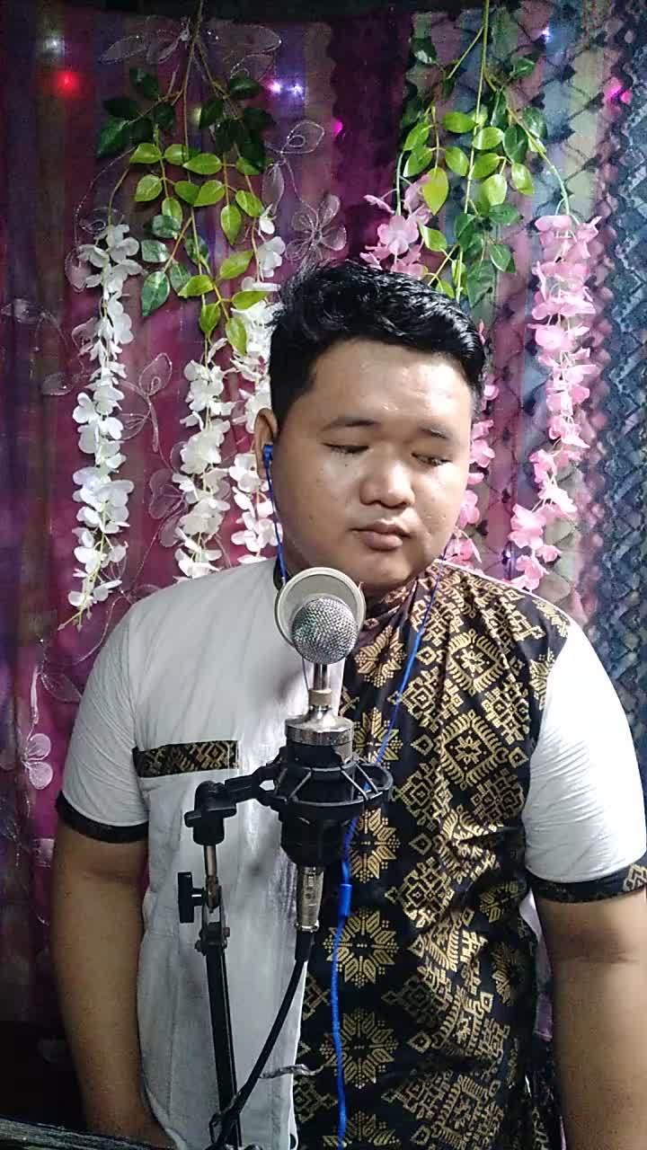 Rian Fajar Aditama (YANDUT), Kota Madiun,Jawa Timur  28 Tahun_lagu : MIMPI TERINDAH motivasi : ingin mengangkat derajat kedua orang tua