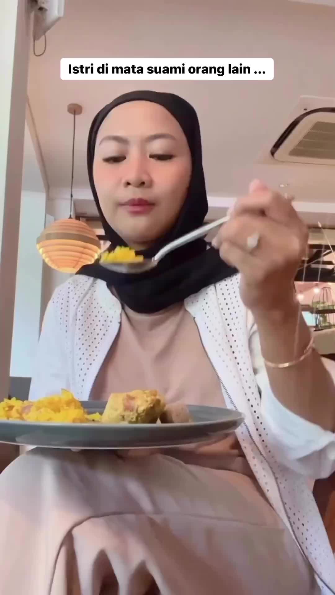 Padahal mah berat badannya cuma naik dikit, tapi dibilangnya gembrot! ? Apa iya begini bun?