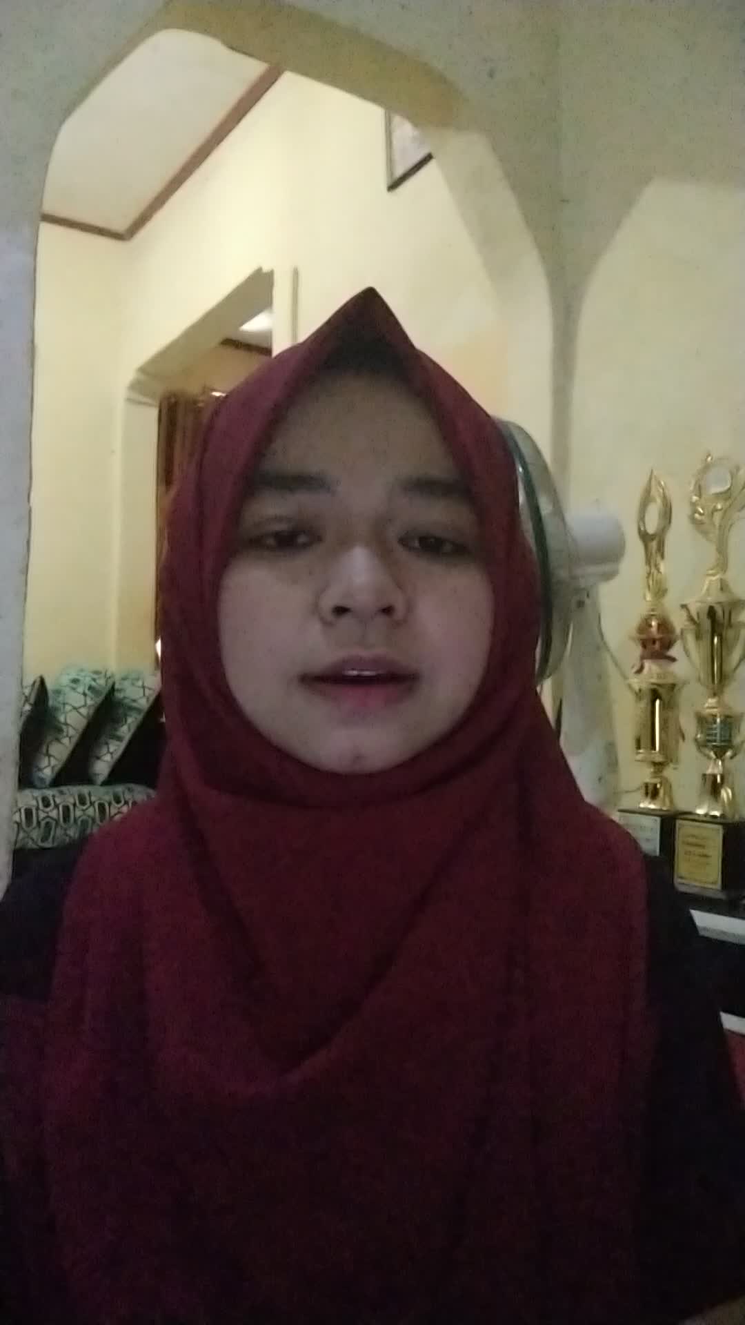 Assalamu'alaikum. Wr. Wb... Nama : Devi Widia Lestari Umur : 22 tahun Kota Asal : Bogor judul lagu : Rouhi Fidak, Wassalamu'alaikum. Wr. Wb.