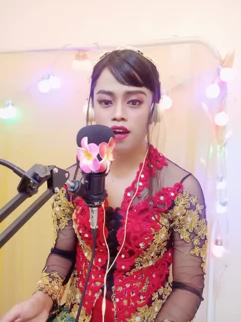  nama : ananda arif  talent : singing sinden jenis kelamin : laki laki #showyourtalent @showyourtalent 