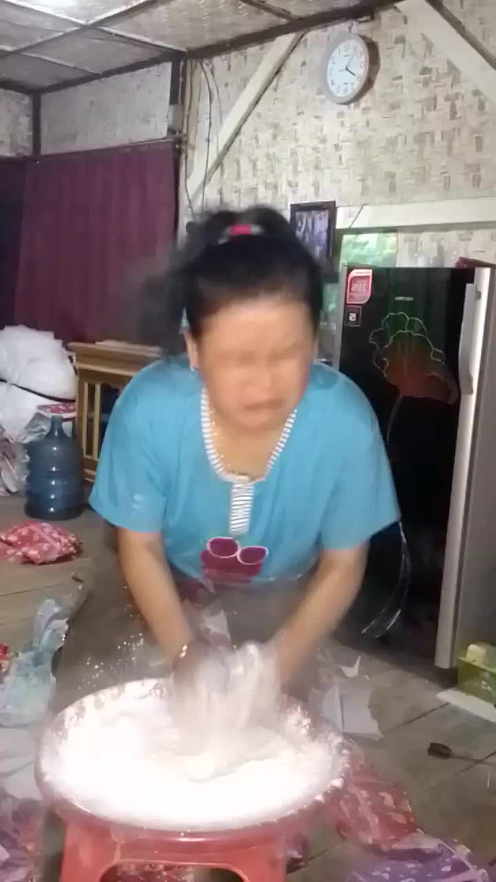 salam dari Binjai 😁amburasut semuanya 🤣