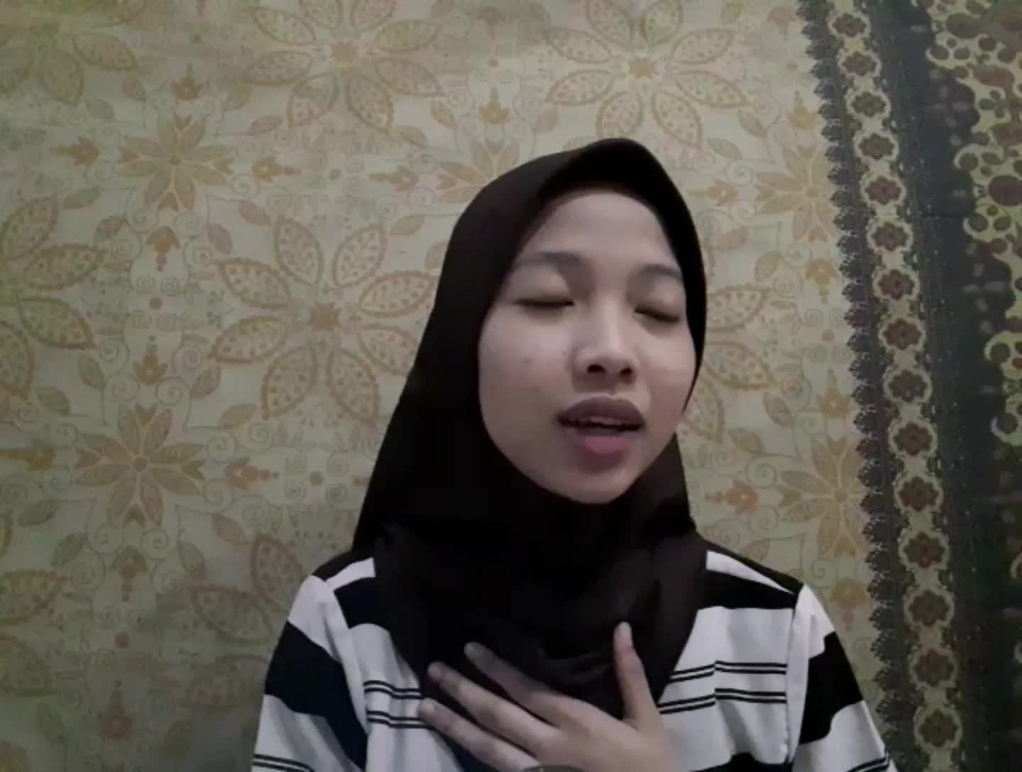 Assalamualaikum, Saya Elsa Dwi Rosa, usia 19thn, Asal Jakarta, Lagu Religi Pop ~ Rapuh ( Opic ) Lagu Religi Arabic ~ Al I'tirof
