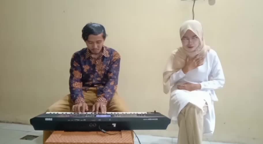 Nama : Natasya Putri_umur 18 tahun_kota bogor_zivilia pintu taubat. 