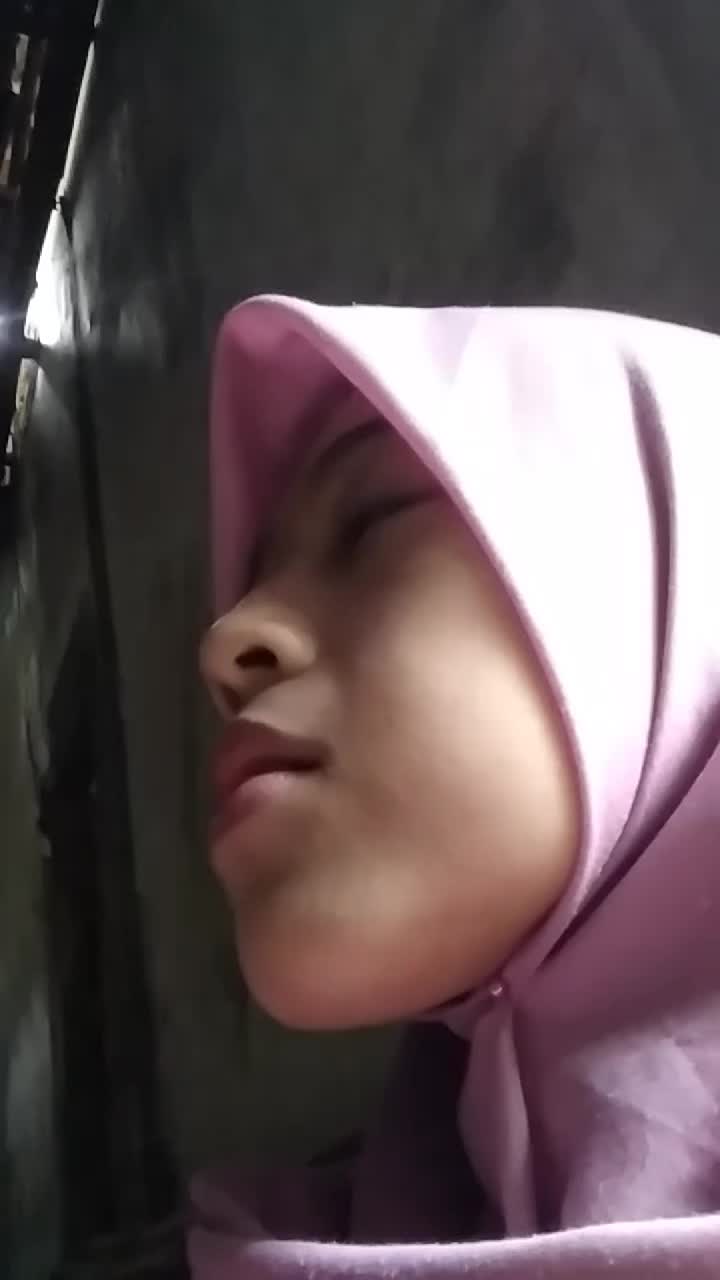 nama:afifah umur:20 asal: Bondowoso judul:Robbi kholaq