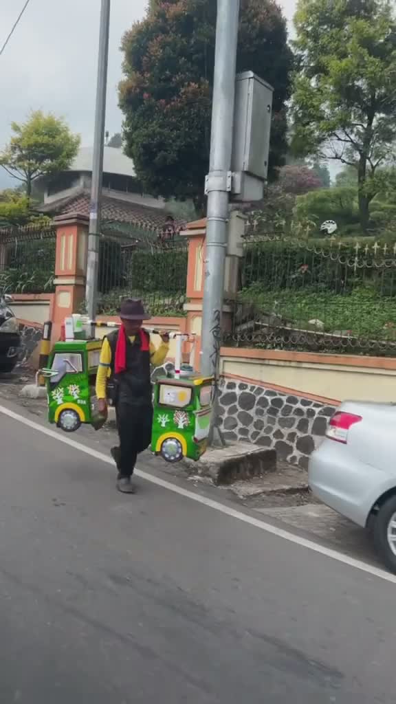Bus Tayo Jualan Bakso