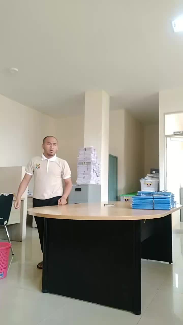 Nyakitiiiiiin semua, nyakitiiiiiiin...suoombong aamaat. 