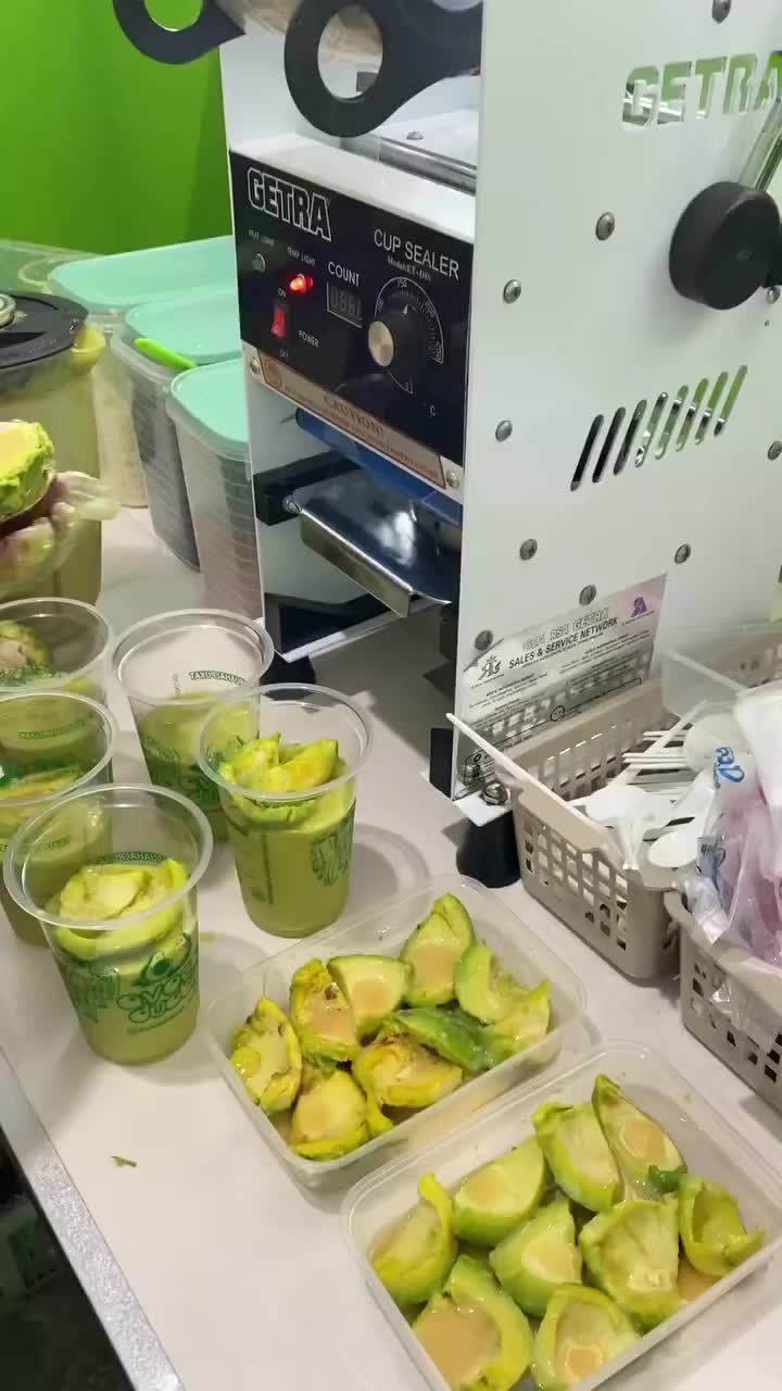 Mau kandungan subur? Makan alpukat. Mau tulang kuat? Makan alpukat. Mau cerdas? Makan alpukat
