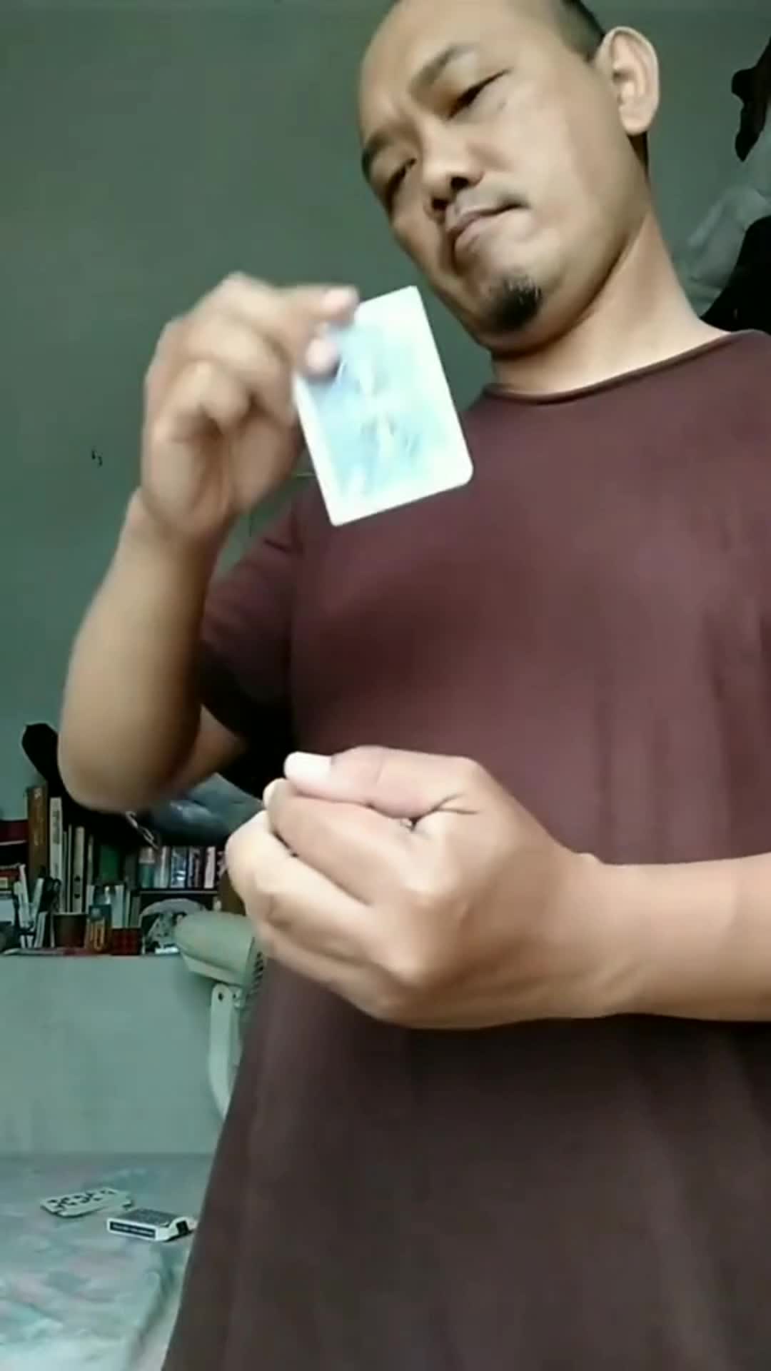 Aku baca pikiran kamu dengan kartu ini
