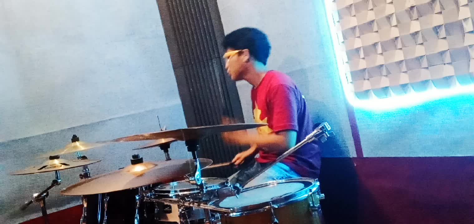 Show my talent,  Hallo Surabaya... Hallo Indonesia..  yyuu.. siikk..assiikk.. bersama... R.D.P Drummer

#RCTIplus #homeoftalentRCTIplus #ika