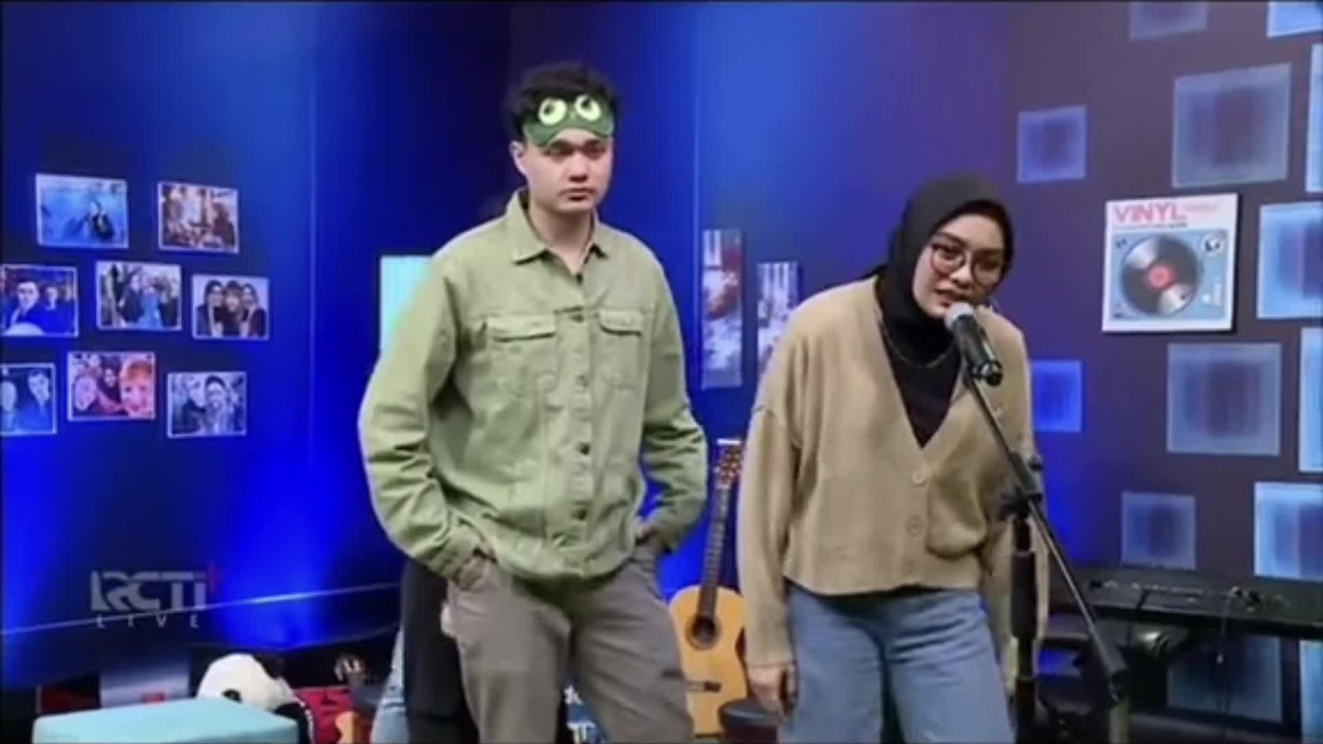 aja aja ada tingkah salma n powl ini😫