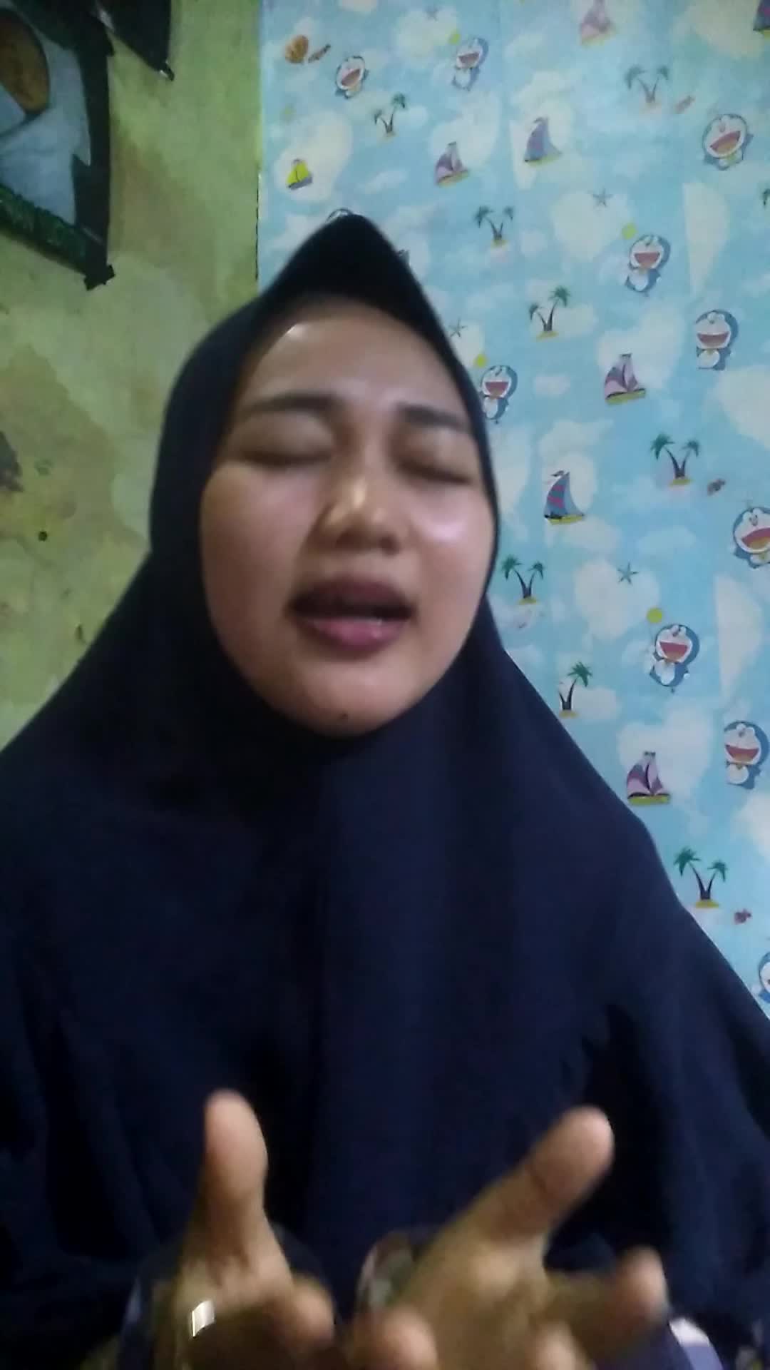 Nama saya Kokom Komariah Umur 25th Kota Bekasi membawakan lagu Tebalkan iman dan Ya thoyibah Bismillah semoga Lolos aamiin allahumma aamiin.