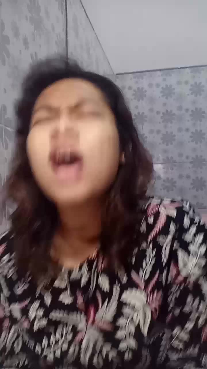 ya gini cewek klo kesel nungguin balesan wa , melayang hp 😂😂