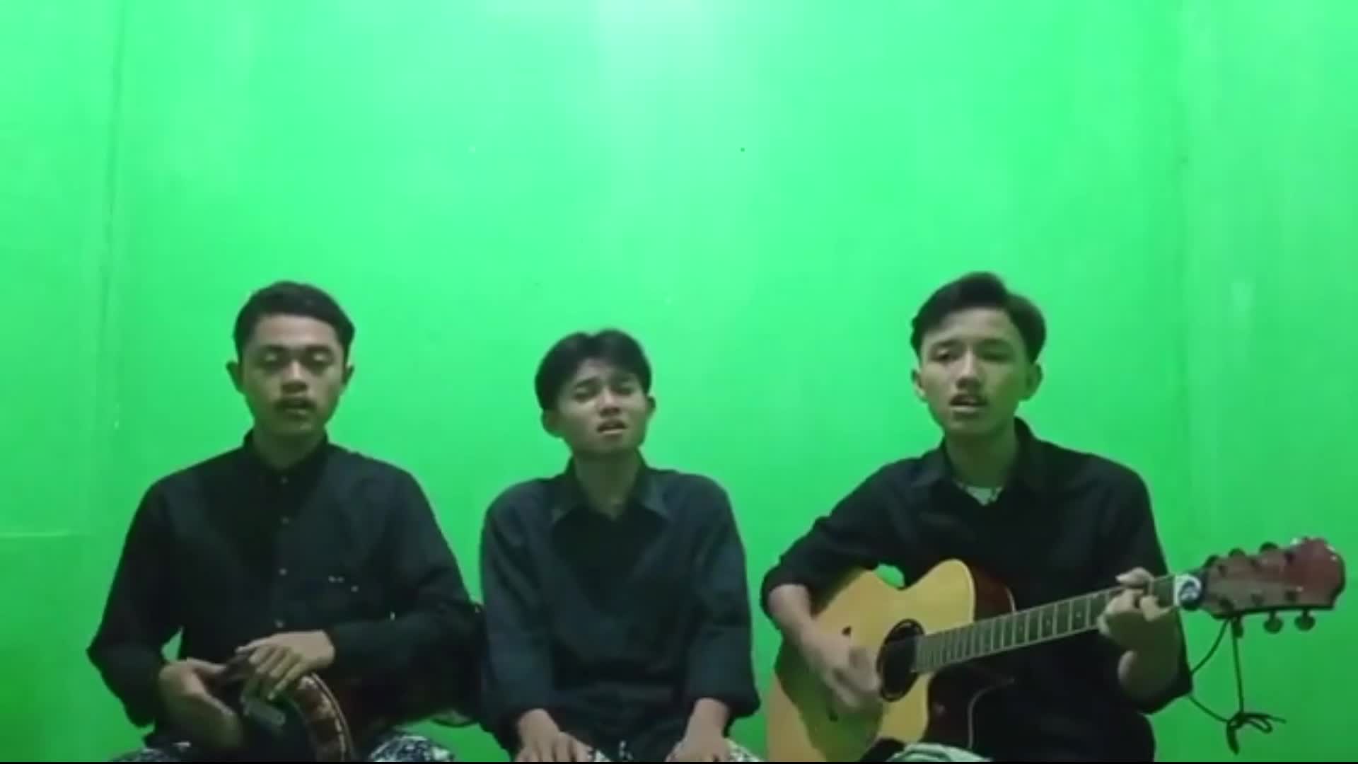 Nama Tedi Taufik Ramdani Umur 18 tahun Asal Garut Jawa barat hobi solawatan, muratal, Group Nasyid TEZ. #voiceoframadangtv