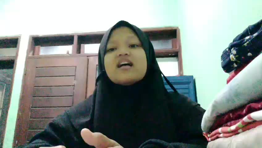 Bismillahirrahmanirrahim, nama saya Maghfiroh, umur saya 16 tahun, asal saya dari Cirebon, lagu yang saya bawakan berjudul "Saikhona"