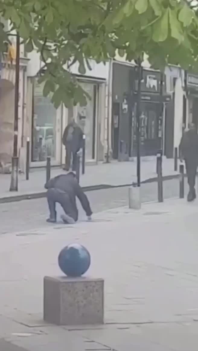 nah kan. ngide si duduk disitu