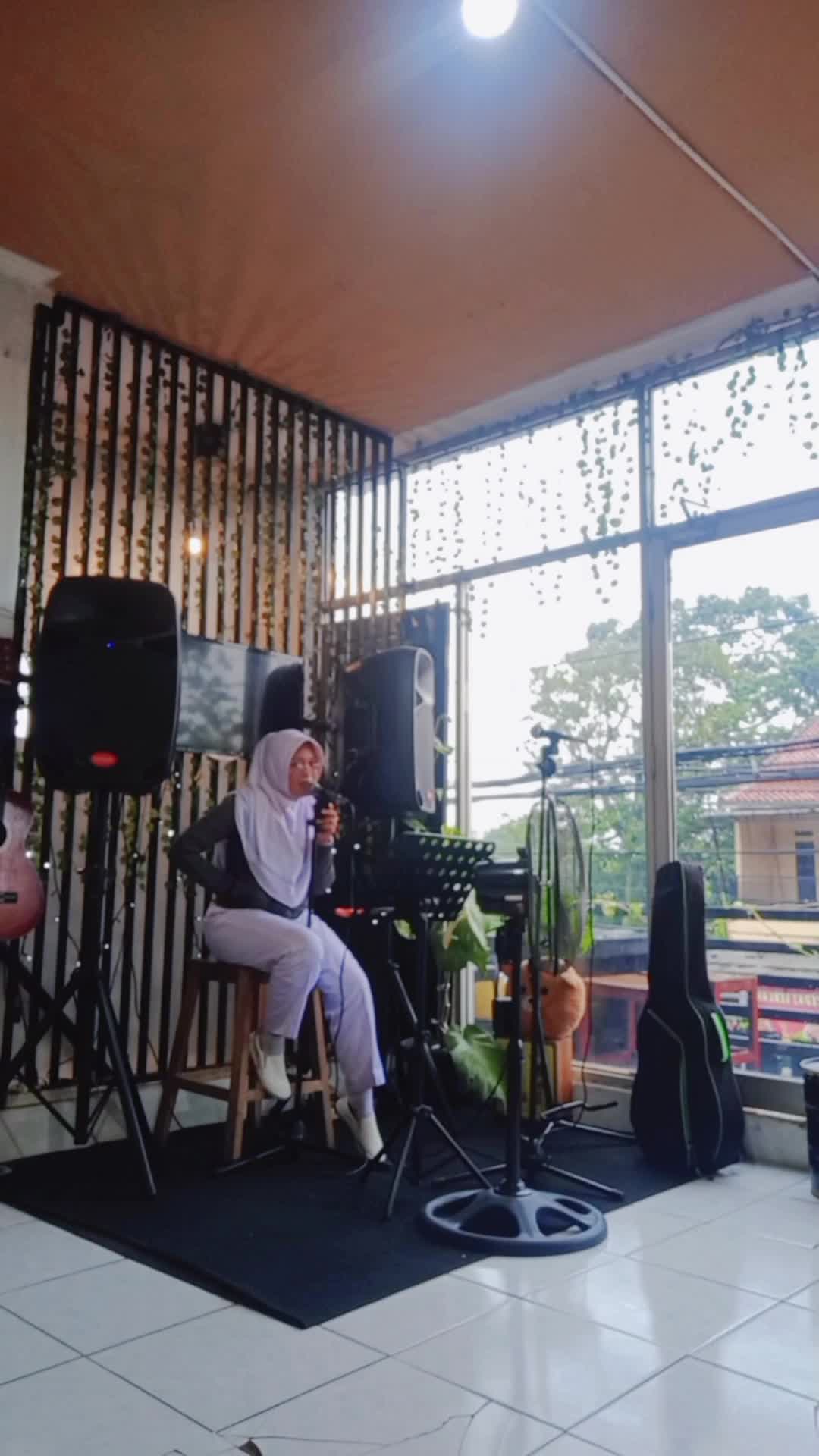 Nama: Sahwa Saskia,Umur:16thn,Asal kota:Pandeglang-Banten.Lagu berjudul:Aku Bukan Jodoh nya.Saya adalah pelajar di salah satu smk kesehatan.
