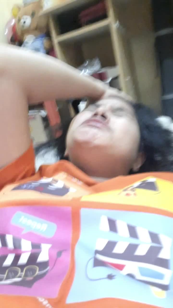 aku capek sam keadaan ini.capek.. pengen tidur tp banyak banget nyamuk 😭