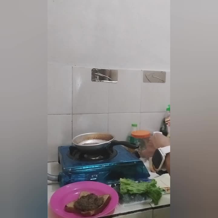 bismillah ga bosen2 posting sampai ke Menu2 brunch ak pun ak posting dsni .Ini berbahan Daging beefpatty burger tpi ak Bwt jdi sandwich 